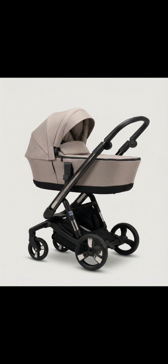 iBebe Stop & Drive kinderwagen beige witte studio zijaanzicht