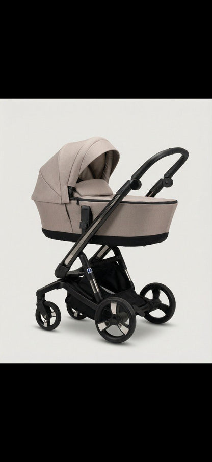 iBebe Stop & Drive kinderwagen beige witte studio zijaanzicht