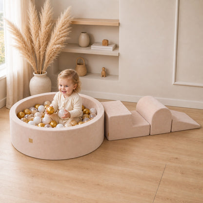 MeowBaby Velvet Speelset met ballenbak met kind in rustige kinderkamer
